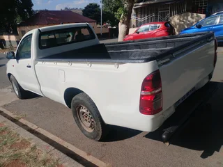 2013 TOYOTA HILUX SINGLE CAB 2.5 D4D MANUAL TRANSMISSION IN EXCELLENT CONDITION
