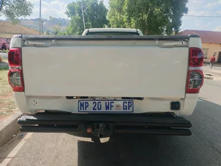 2013 TOYOTA HILUX SINGLE CAB 2.5 D4D MANUAL TRANSMISSION IN EXCELLENT CONDITION