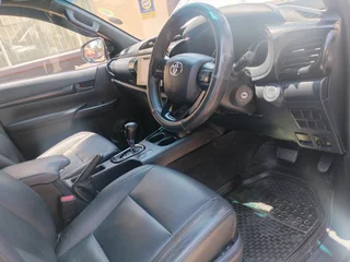 2019 TOYOTA HILUX DOUBLE CAB 2.8 GD6 4X4 AUTOMATIC TRANSMISSION IN EXCELLENT CONDITION