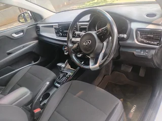 2018 KIA RIO 1.2 AUTOMATIC TRANSMISSION WITH SERVICE BOOK AND REVERSE CAMERA