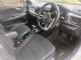 2018 KIA RIO 1.2 AUTOMATIC TRANSMISSION WITH SERVICE BOOK AND REVERSE CAMERA