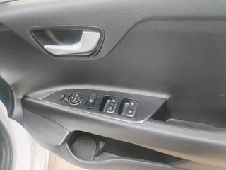 2018 KIA RIO 1.2 AUTOMATIC TRANSMISSION WITH SERVICE BOOK AND REVERSE CAMERA