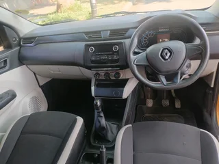2022 RENAULT TRIBER 1.0 MANUAL TRANSMISSION IN EXCELLENT CONDITION