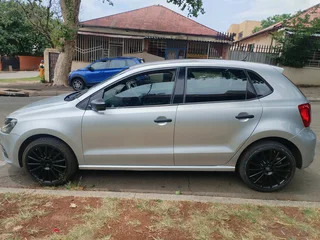 2017 VOLKSWAGEN POLO TSI 1.2 MANUAL TRANSMISSION IN EXCELLENT CONDITION