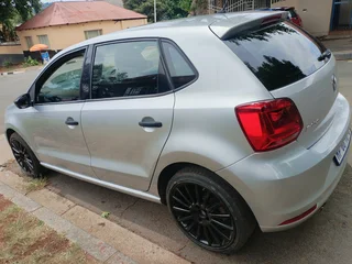 2017 VOLKSWAGEN POLO TSI 1.2 MANUAL TRANSMISSION IN EXCELLENT CONDITION