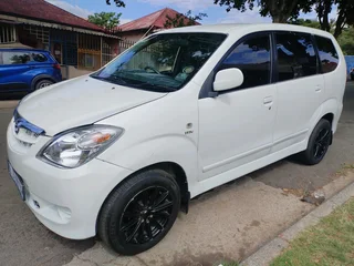 2009 TOYOTA AVANZA 1.5 MANUAL TRANSMISSION IN EXCELLENT CONDITION WITH LEATHER SEATS