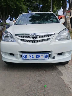 2009 TOYOTA AVANZA 1.5 MANUAL TRANSMISSION IN EXCELLENT CONDITION WITH LEATHER SEATS