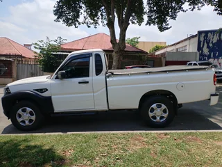 2022 MAHINDRA PICKUP 2.2 DIESEL MANUAL TRANSMISSION IN EXCELLENT CONDITION WITH SERVICE BOOK