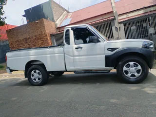 2022 MAHINDRA PICKUP 2.2 DIESEL MANUAL TRANSMISSION IN EXCELLENT CONDITION WITH SERVICE BOOK