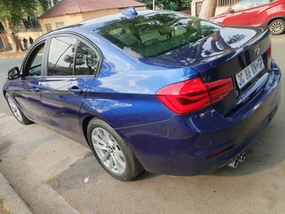 2015 BMW 320I F30 AUTOMATIC TRANSMISSION IN EXCELLENT CONDITION WITH SUN ROOF