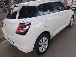 2025 SUZUKI SWIFT 1.2 GL MANUAL TRANSMISSION IN EXCELLENT CONDITION