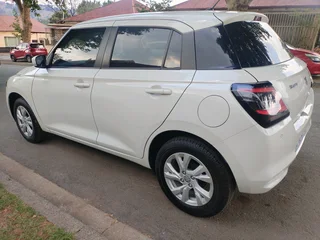 2025 SUZUKI SWIFT 1.2 GL MANUAL TRANSMISSION IN EXCELLENT CONDITION