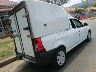 2019 NISSAN NP200 BAKKIE 1.6 IN EXCELLENT CONDITION WITH CANOPY AND AIRCON