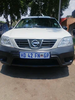 2017 NISSAN NP200 BAKKIE 1.6 IN EXCELLENT CONDITION WITH CANOPY