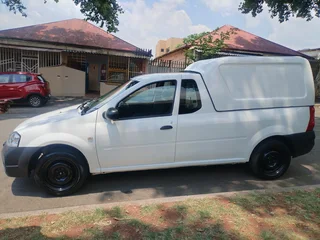 2017 NISSAN NP200 BAKKIE 1.6 IN EXCELLENT CONDITION WITH CANOPY