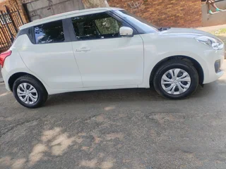 2024 SUZUKI SWIFT 1.2 AUTOMATIC TRANSMISSION IN EXCELLENT CONDITION WITH SERVICE BOOK AND SPARE KEYS