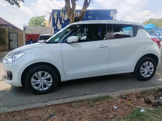 2024 SUZUKI SWIFT 1.2 AUTOMATIC TRANSMISSION IN EXCELLENT CONDITION WITH SERVICE BOOK AND SPARE KEYS