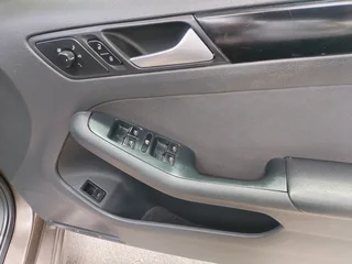 2013 VOLKSWAGEN JETTA 6 TSI 1.6 COMFORTLINE AUTOMATIC TRANSMISSION IN EXCELLENT CONDITION, SUN ROOF