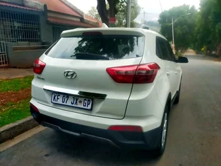 2017 HYUNDAI CRETA 1.6 MANUAL TRANSMISSION IN EXCELLENT CONDITION WITH LEATHER SEATS