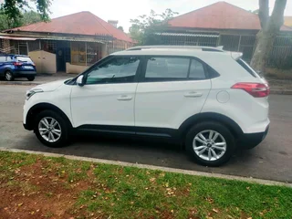2017 HYUNDAI CRETA 1.6 MANUAL TRANSMISSION IN EXCELLENT CONDITION WITH LEATHER SEATS