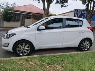 2014 HYUNDAI I20 MANUAL TRANSMISSION 1.2 IN EXCELLENT CONDITION