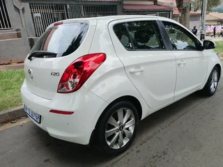2014 HYUNDAI I20 MANUAL TRANSMISSION 1.2 IN EXCELLENT CONDITION