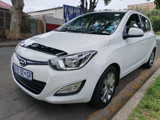 2014 HYUNDAI I20 MANUAL TRANSMISSION 1.2 IN EXCELLENT CONDITION