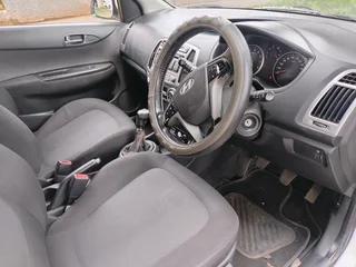 2014 HYUNDAI I20 MANUAL TRANSMISSION 1.2 IN EXCELLENT CONDITION