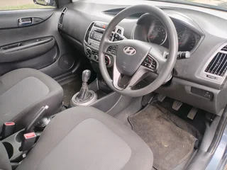 2013 HYUNDAI I20 MANUAL TRANSMISSION 1.6 IN EXCELLENT CONDITION