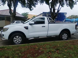 2015 FORD RANGER 2.2 SIX SPEED SINGLE CAB MANUAL TRANSMISSION IN EXCELLENT CONDITION WITH SPARE KEYS
