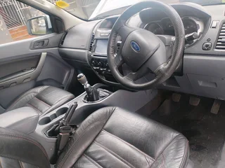 2015 FORD RANGER 2.2 SIX SPEED SINGLE CAB MANUAL TRANSMISSION IN EXCELLENT CONDITION WITH SPARE KEYS