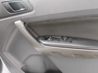 2015 FORD RANGER 2.2 SIX SPEED SINGLE CAB MANUAL TRANSMISSION IN EXCELLENT CONDITION WITH SPARE KEYS