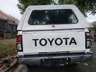 2007 TOYOTA HILUX SINGLE CAB 3.0 D4D 4X2 MANUAL TRANSMISSION IN EXCELLENT CONDITION WITH CANOPY