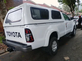 2007 TOYOTA HILUX SINGLE CAB 3.0 D4D 4X2 MANUAL TRANSMISSION IN EXCELLENT CONDITION WITH CANOPY