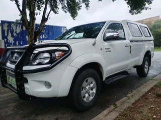2007 TOYOTA HILUX SINGLE CAB 3.0 D4D 4X2 MANUAL TRANSMISSION IN EXCELLENT CONDITION WITH CANOPY