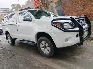 2007 TOYOTA HILUX SINGLE CAB 3.0 D4D 4X2 MANUAL TRANSMISSION IN EXCELLENT CONDITION WITH CANOPY