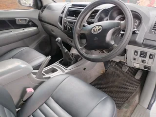 2007 TOYOTA HILUX SINGLE CAB 3.0 D4D 4X2 MANUAL TRANSMISSION IN EXCELLENT CONDITION WITH CANOPY