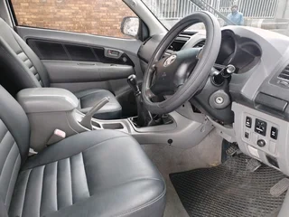 2007 TOYOTA HILUX SINGLE CAB 3.0 D4D 4X2 MANUAL TRANSMISSION IN EXCELLENT CONDITION WITH CANOPY