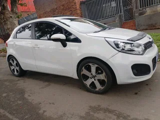 2013 Kia Rio 1.4 Tec Manual Transmission In Excellent Condition With Sun Roof
