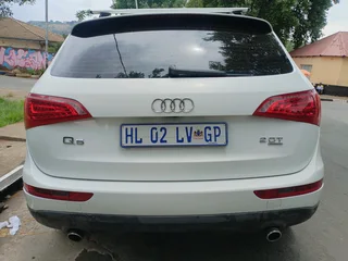 2012 AUDI Q5 2.0T QUATTRO AUTOMATIC TRANSMISSION IN EXCELLENT CONDITION WITH LEATHER SEATS