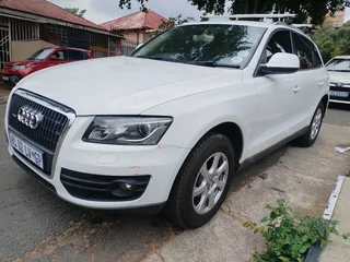 2012 AUDI Q5 2.0T QUATTRO AUTOMATIC TRANSMISSION IN EXCELLENT CONDITION WITH LEATHER SEATS