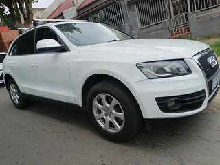 2012 AUDI Q5 2.0T QUATTRO AUTOMATIC TRANSMISSION IN EXCELLENT CONDITION WITH LEATHER SEATS