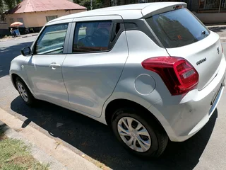 2022 SUZUKI SWIFT 1.2 MANUAL TRANSMISSION IN EXCELLENT CONDITION