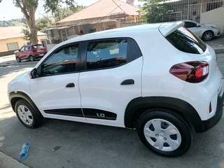 2022 RENAULT KWID 1.0 AUTOMATIC TRANSMISSION WITH SERVICE BOOK