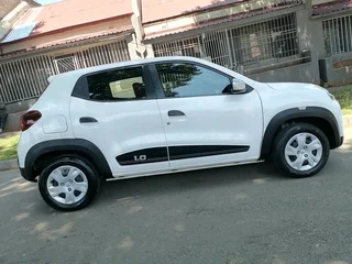 2022 RENAULT KWID 1.0 AUTOMATIC TRANSMISSION WITH SERVICE BOOK