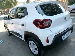 2022 RENAULT KWID 1.0 AUTOMATIC TRANSMISSION WITH SERVICE BOOK