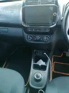 2022 RENAULT KWID 1.0 AUTOMATIC TRANSMISSION WITH SERVICE BOOK