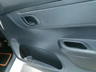 2022 RENAULT KWID 1.0 AUTOMATIC TRANSMISSION WITH SERVICE BOOK