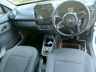 2022 RENAULT KWID 1.0 AUTOMATIC TRANSMISSION WITH SERVICE BOOK