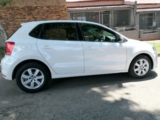 2011 Volkswagen Polo 6 Hatchback 1.6 Comfort Line Manual Transmission In Excellent Condition